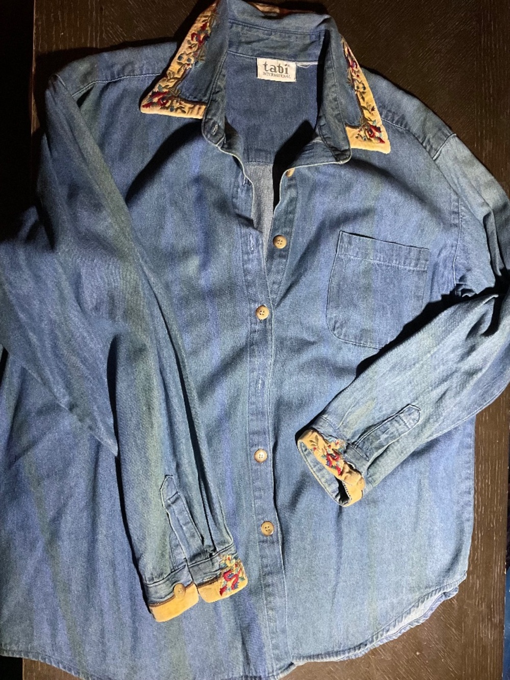 BLUE JEAN  BLOUSE    BY ‘TABI INTERNATIONAL .SIZE  XL